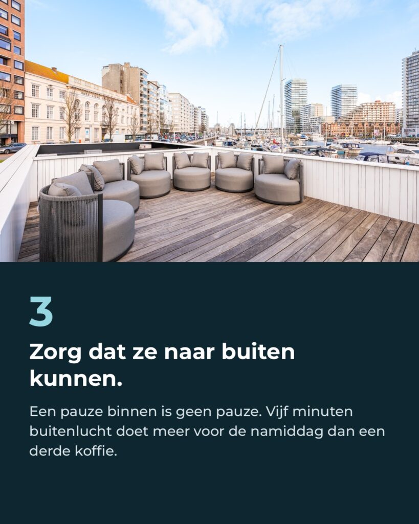 Tip 3: Zorg dat ze naar buiten kunnen. Een pauze binnen is geen pauze. Vijf minuten buitenlucht doet meer voor de namiddag dan een derde koffie.